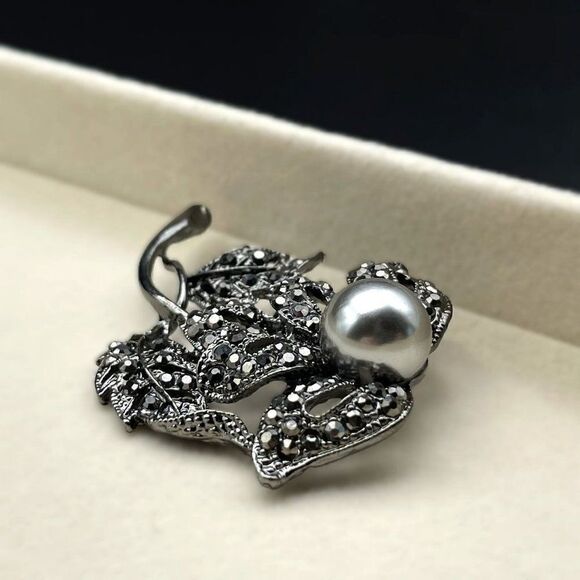 Gunmetal Black with Dark Gray Crystal and Silver Pearl Flower Pin Back Brooch - Picture 8 of 10